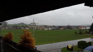 vistas a un campo de fútbol con un molino de viento en good bed biberist en Biberist