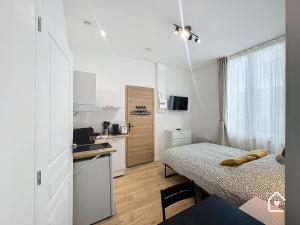 Dapur atau dapur kecil di Studios - 1 min Gare Chatellerault - Entrée Autonome - +32 gambar