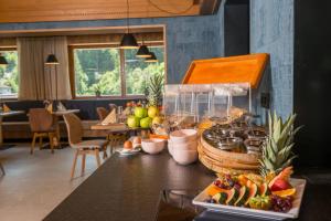 Makanan di atau berdekatan hotel