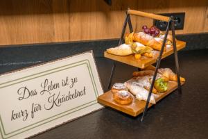 Makanan di atau berdekatan hotel