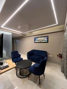 Posezení v ubytování Hotel Merakee - Near Dahisar Mira Road Mumbai