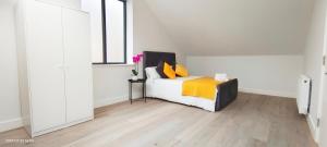 Voodi või voodid majutusasutuse Luxurious and Modern 3b3b Apartment in Hammersmith toas