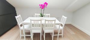 Foto Londonis asuva majutusasutuse Luxurious and Modern 3b3b Apartment in Hammersmith galeriist