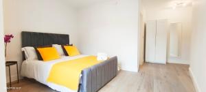 Voodi või voodid majutusasutuse Luxurious and Modern 3b3b Apartment in Hammersmith toas