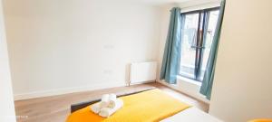 Voodi või voodid majutusasutuse Luxurious and Modern 3b3b Apartment in Hammersmith toas