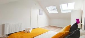 Voodi või voodid majutusasutuse Luxurious and Modern 3b3b Apartment in Hammersmith toas