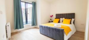 Voodi või voodid majutusasutuse Luxurious and Modern 3b3b Apartment in Hammersmith toas