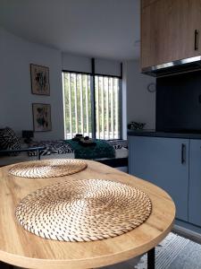 Kuchyňa alebo kuchynka v ubytovaní Apartman a Kékszalag sétányon + 1 fotografia