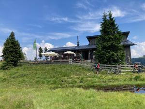 Κήπος έξω από το B-Lodge Kärnten