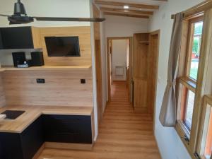 Kuchyň nebo kuchyňský kout v ubytování Apartments U Zelmanu