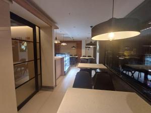 Kuchyň nebo kuchyňský kout v ubytování Hotel Raai Hosur