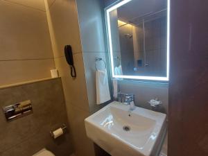 Koupelna v ubytování Hotel Raai Hosur