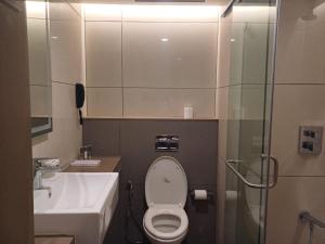 Koupelna v ubytování Hotel Raai Hosur