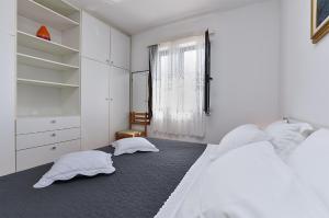 Postel nebo postele na pokoji v ubytování Apartment Mauro 2360