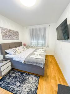 Postel nebo postele na pokoji v ubytování Apartman Lux self check-in