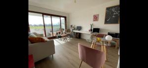 Μια τηλεόραση ή/και κέντρο ψυχαγωγίας στο Charming studio - board of Geneva +15 φωτογραφίες
