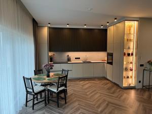 a kitchen and dining room with a table and chairs at Cotta in Karkazai