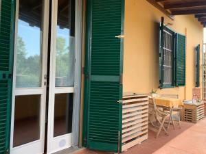 a house with green sliding doors and a table at B&B Le 5 Vie Appartamento con camera tripla in Florence