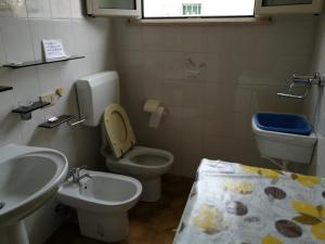 Et badeværelse på Casa Valentina ANIMALI NON AMMESSI + 6 billeder