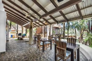 Ресторан / где поесть в The Beach Bungalows Tamarindo- Adults Only