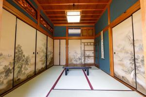 Photo de la galerie de l'établissement 一棟貸切の宿 夕凪 500平方米一日一組日本庭園 3名まで同一料金 最大14名様父母ヶ浜車で10分, à Mitoyo