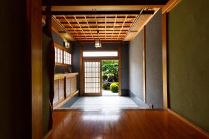 Photo de la galerie de l'établissement 一棟貸切の宿 夕凪 500平方米一日一組日本庭園 3名まで同一料金 最大14名様父母ヶ浜車で10分, à Mitoyo
