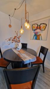 Χώρος καθιστικού στο Molly Marine - Bespoke 2 Bedroom Courtyard Apartment - 1 Minute From Brighton Pier +17 φωτογραφίες