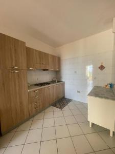 Kuchyň nebo kuchyňský kout v ubytování Villa Muntiranni