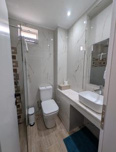 Koupelna v ubytování Areti Rooms Hotel + 31 fotografií