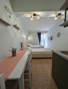 Postel nebo postele na pokoji v ubytování Areti Rooms Hotel