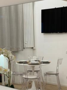 Televízia a/alebo spoločenská miestnosť v ubytovaní Modern Mini Loft apartment Roma