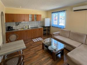 A kitchen or kitchenette at Bei Marko