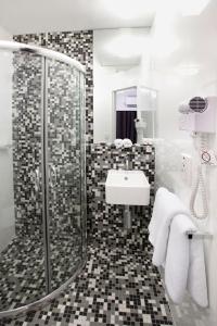 a bathroom with a shower, sink, and toilet at Majestic Minima Hotel in Adelaide