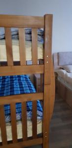 Voodi või voodid majutusasutuse Cozy Hotel in Bakuriani toas
