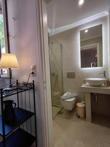 A bathroom at Villa Agrielia