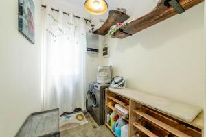 Palanda nebo palandy na pokoji v ubytování Balnea Villa Sixty-Nine