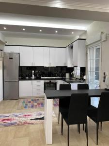 Η κουζίνα ή μικρή κουζίνα στο beautiful villa