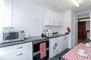 Η κουζίνα ή μικρή κουζίνα στο Nice room in Battersea Park Zone 1