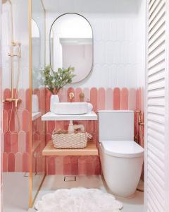 Ένα μπάνιο στο handa home