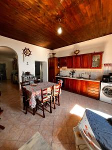 Una cocina o cocineta en Filipp's Apartment Sea view