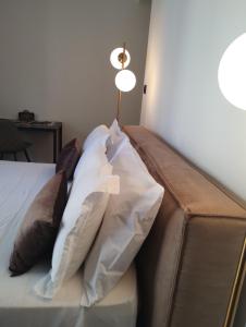 Postel nebo postele na pokoji v ubytování Sparkling Suite