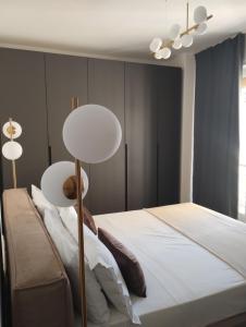 Postel nebo postele na pokoji v ubytování Sparkling Suite