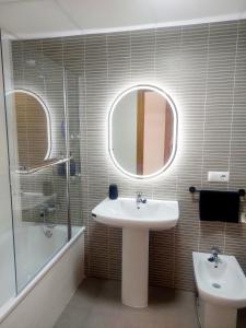 Ένα μπάνιο στο Cozy apartment near the beach