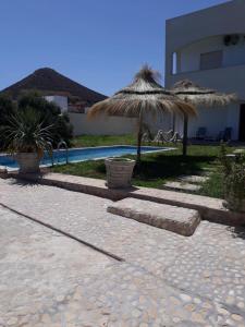 Imagen de la galería de VILLA SOUNINE RAFRAF avec piscine, en Bizerte