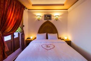 Postel nebo postele na pokoji v ubytování Riad Tahra & Spa