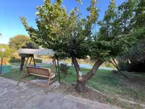 A garden outside Exclusive Riverside House in the Center of Bosa - Private Garden and Parking" Bosa Apartments