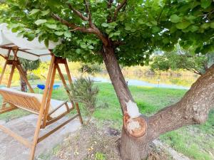 A garden outside Exclusive Riverside House in the Center of Bosa - Private Garden and Parking" Bosa Apartments