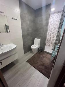 Ένα μπάνιο στο The best