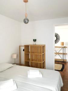 A bed or beds in a room at Casa Alejandro Las Vistas