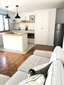 A kitchen or kitchenette at Casa Alejandro Las Vistas